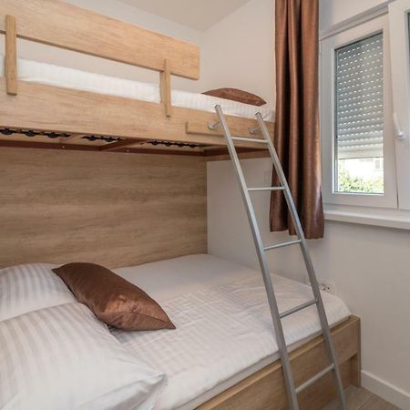 Guest House Petra Trogir Buitenkant foto