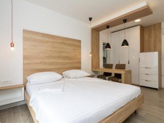 Guest House Petra Trogir Buitenkant foto
