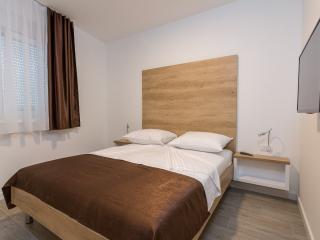 Guest House Petra Trogir Buitenkant foto