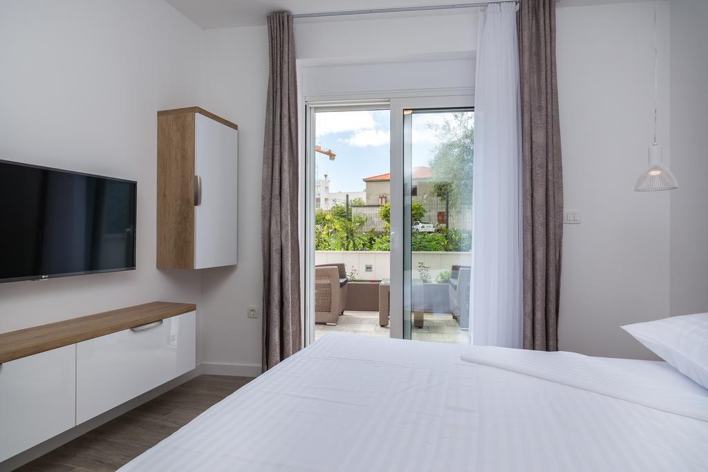 Guest House Petra Trogir Buitenkant foto