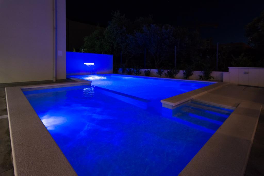 Guest House Petra Trogir Buitenkant foto